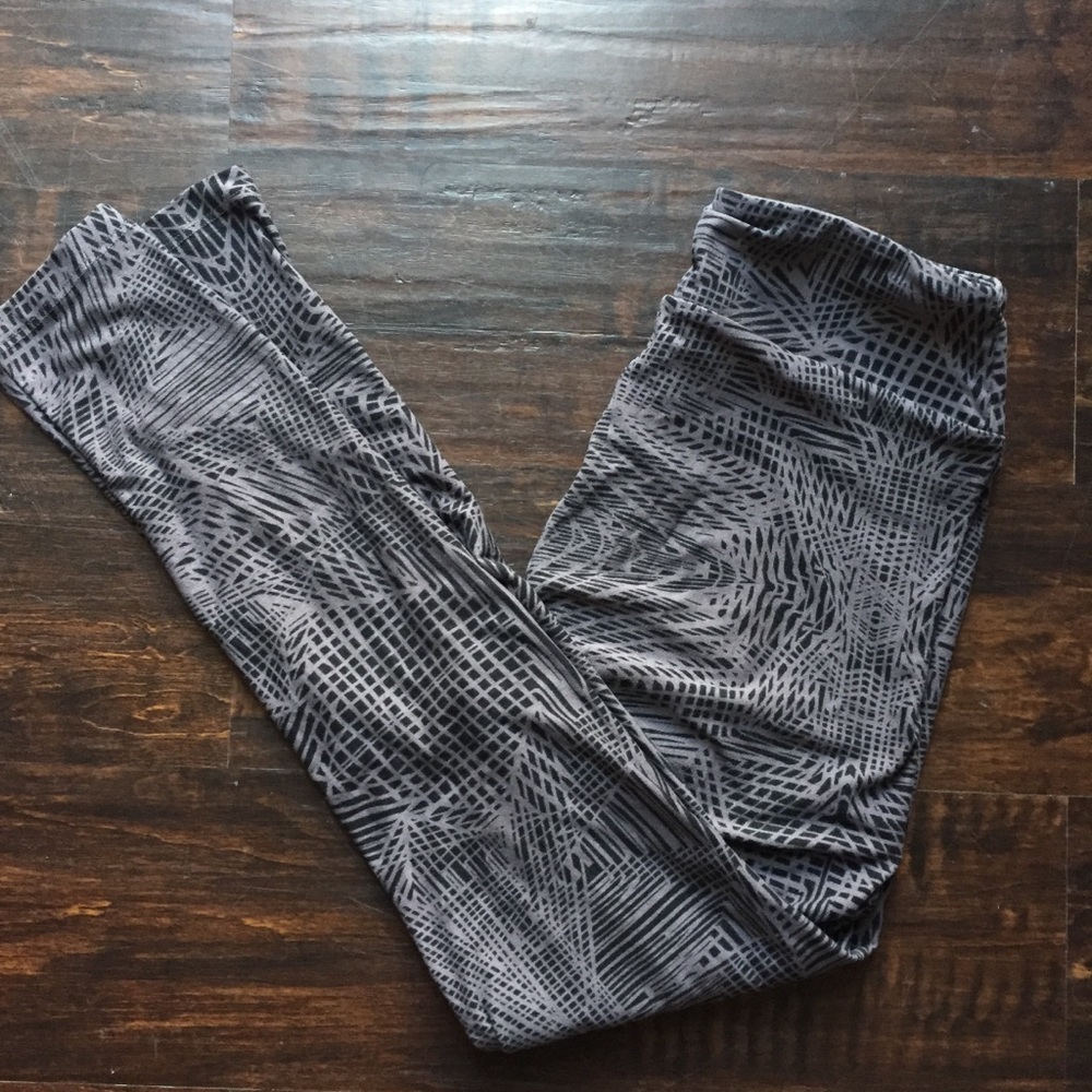 LulaRoe OS Grey Patterned Leggings